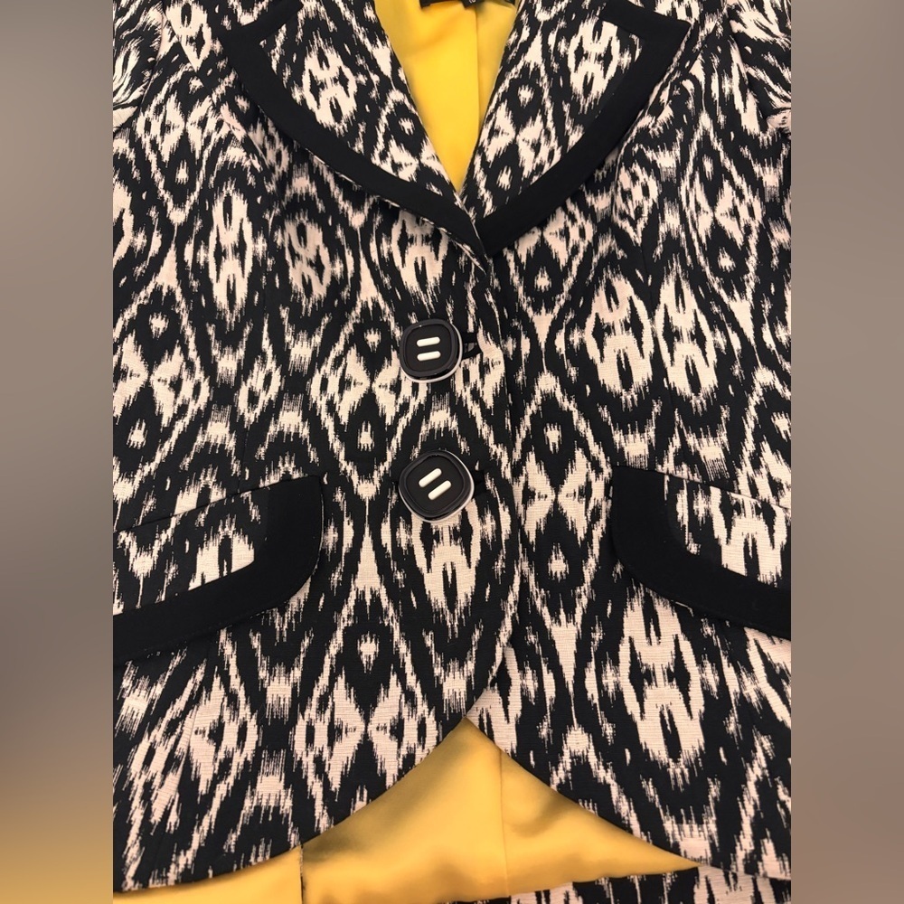 Ross Mayer Black and Creme Patterned Blazer with Yellow Lining - Picture 4 of 12